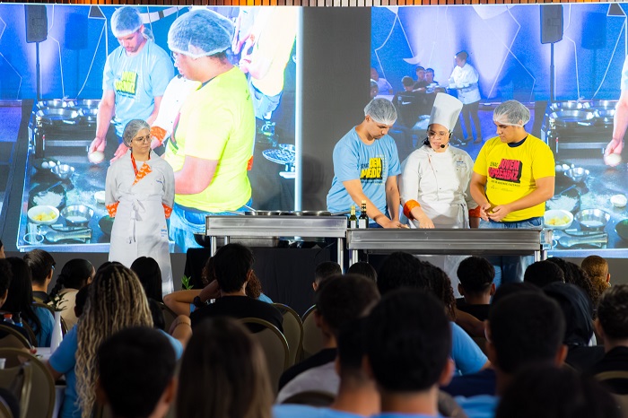 Parceria oferece qualificação em gastronomia e tecnologia para público jovem
